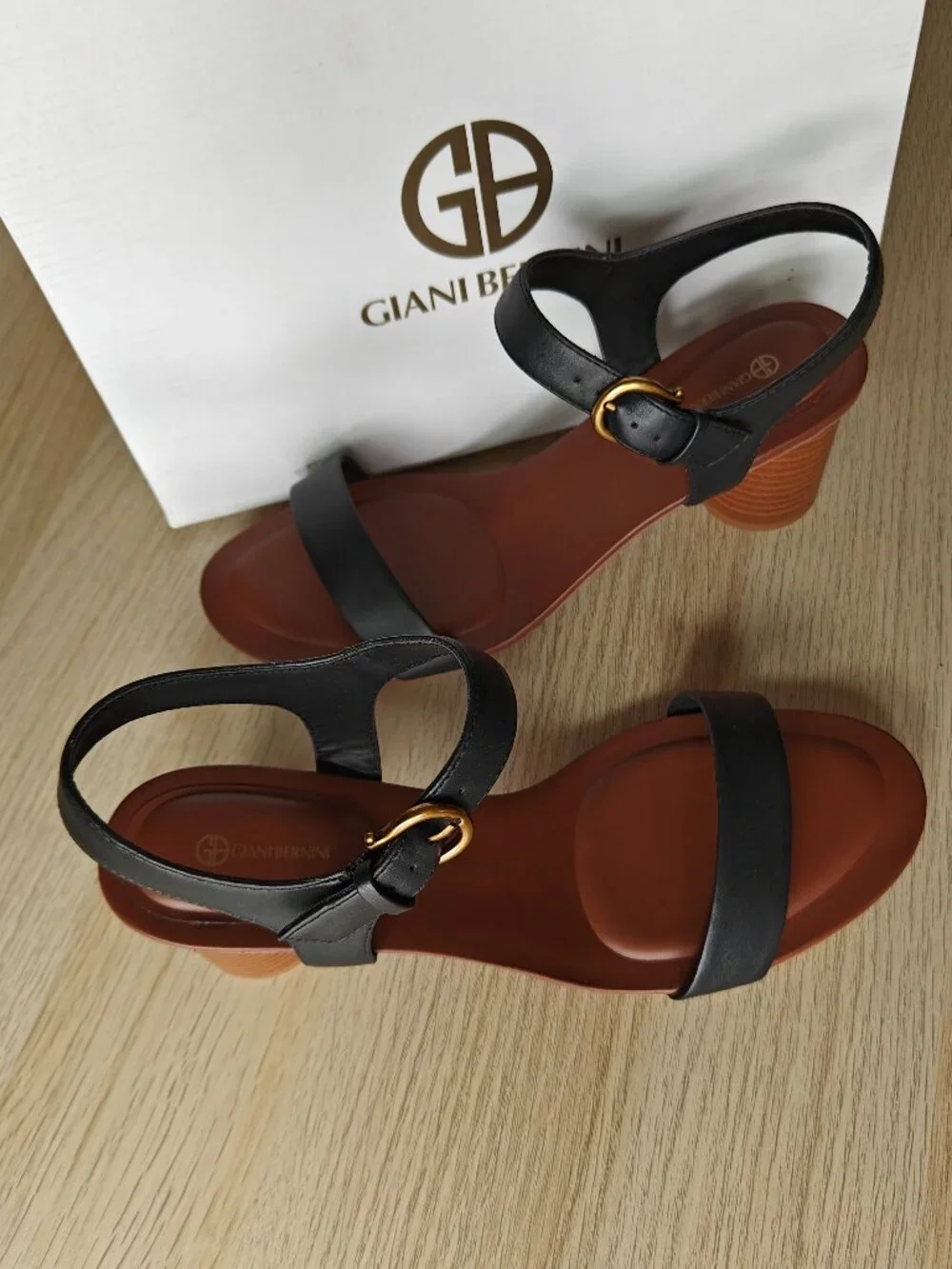 GIANI BERNINI CYLINDER STACKED HEEL SANDALS (SIZE 11M)